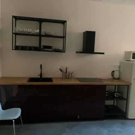 Victory Square Capsule Kapselhotel *