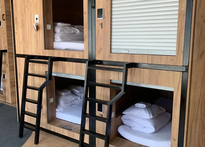 Victory Square Capsule *